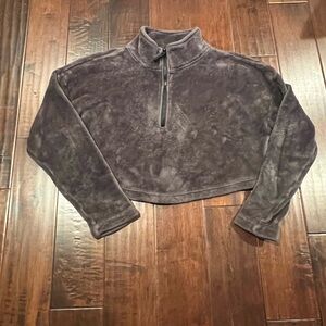 Urban Outfitters Dark Gray Cropped Half-Zip Plush Fleece Sweater  Size Medium